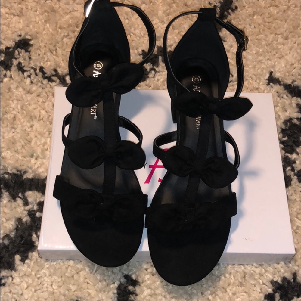 Black bow chunky heel sandals